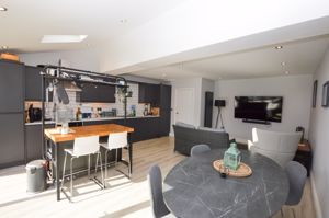 Kitchen/Lounge/Diner- click for photo gallery